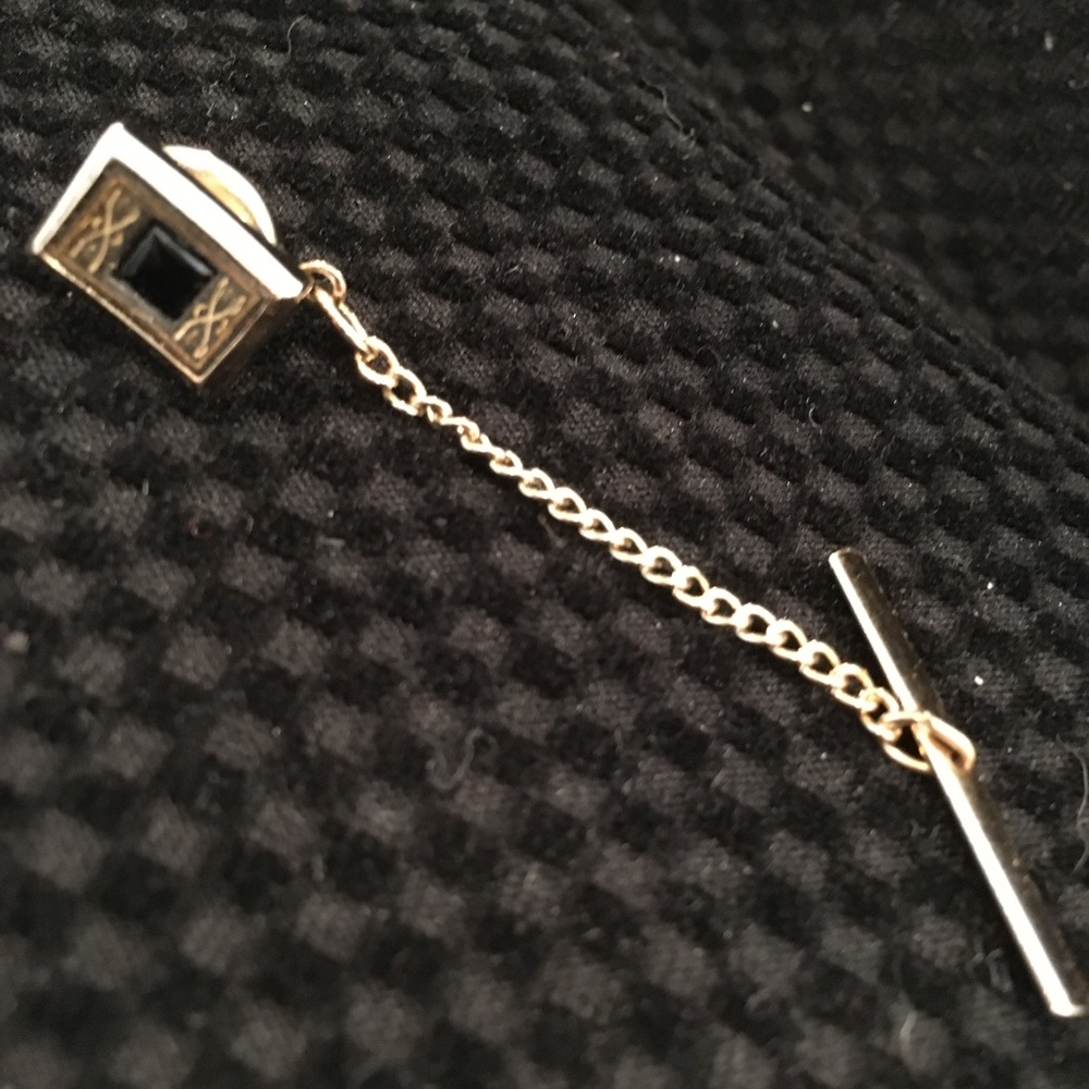 Gold-toned tie pin with chain